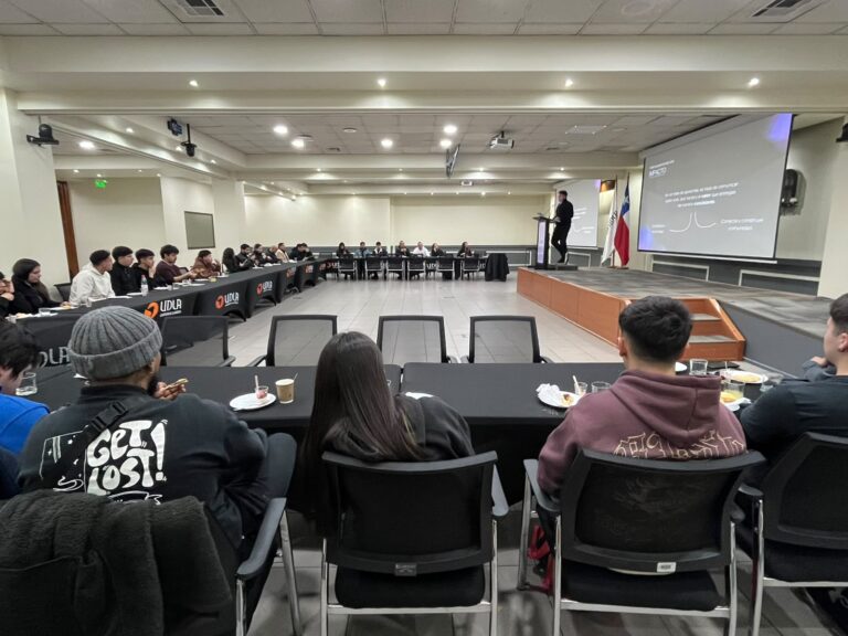 Licenciatura en Ciencias de la Actividad Física reúne a sus egresados en jornada de networking y empleabilidad