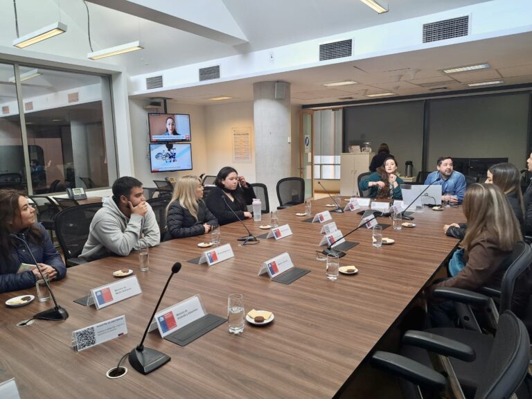 Vinculación con el Medio fortalece la formación de estudiantes de Administración Pública mediante Aprendizaje + Servicio