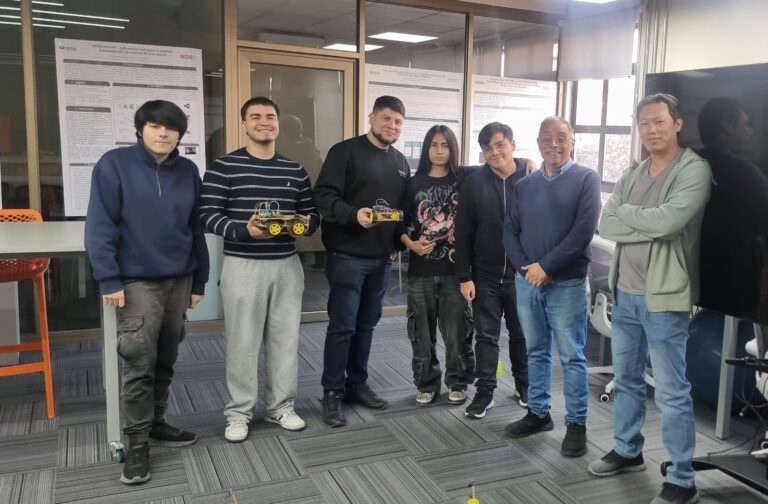 Estudiantes de Ingeniería en Informática desarrollan robots móviles y compiten en desafío tecnológico IoT