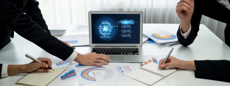 Egresados UDLA reciben capacitación sobre liderazgo potenciado con Inteligencia Artificial