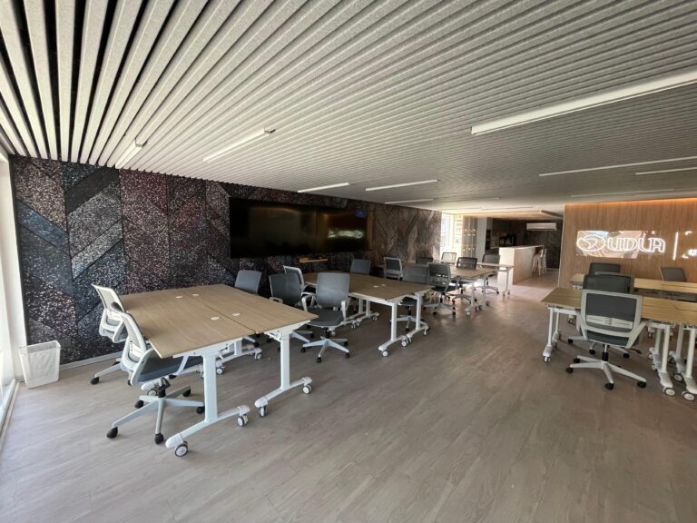 UDLA inaugura su primer espacio transversal para el prototipaje y la fabricación digital