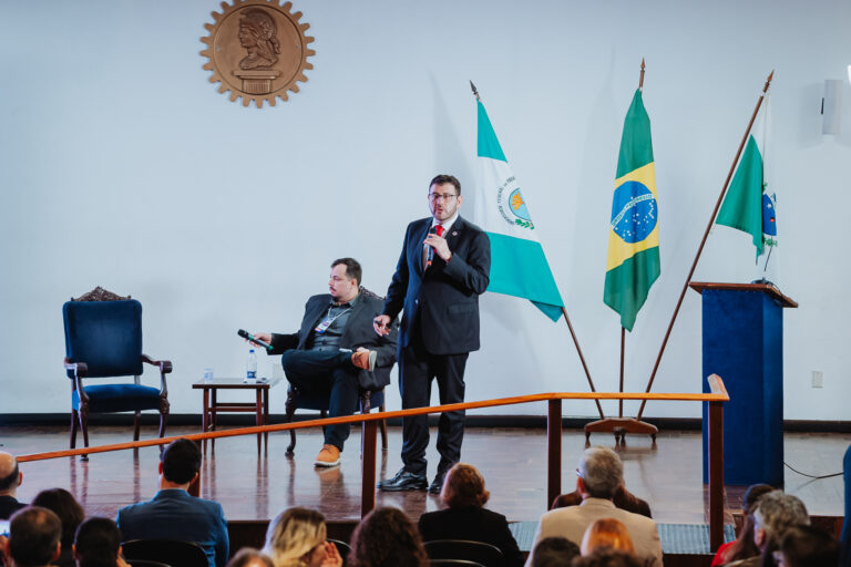 Académico de Universidad de Las Américas expone sobre modelos de negocio para la industria del hidrógeno en seminario internacional realizado en Brasil