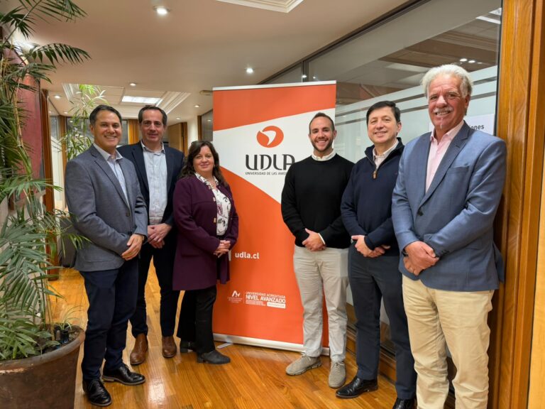 UDLA y Blackboard fortalecen alianza para potenciar la educación online y la innovación educativa 