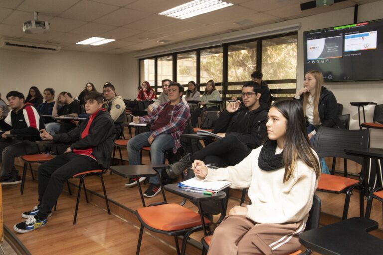 Plan de Acompañamiento Académico: tutorías, nivelación y reforzamiento para estudiantes