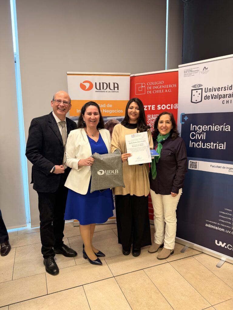Estudiante de Ingeniería Civil Industrial es reconocida por el Colegio de Ingenieros en el Día del Ingeniero Industrial