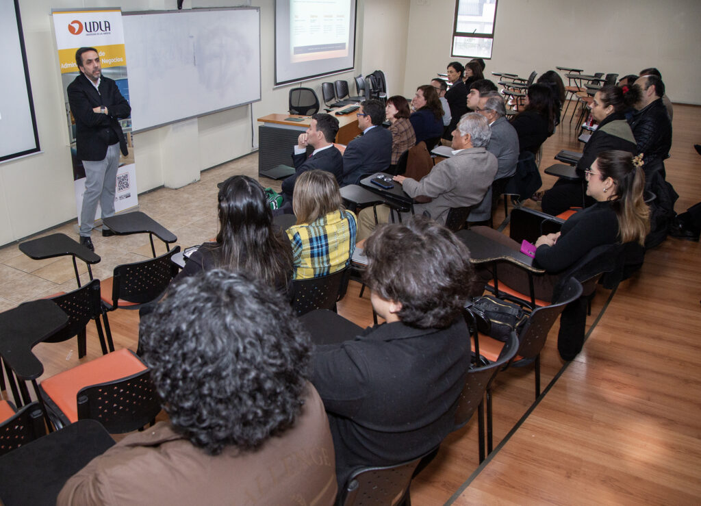 Lanzamiento Escuela Administración y Negocios