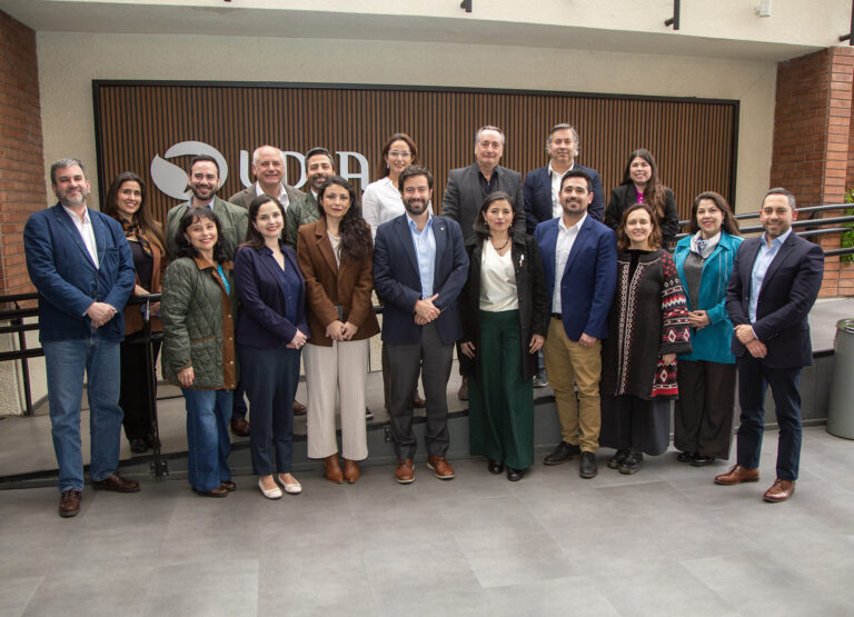 Universidad de Las Américas recibe a representante de la OPS para reflexionar sobre transformación digital en salud