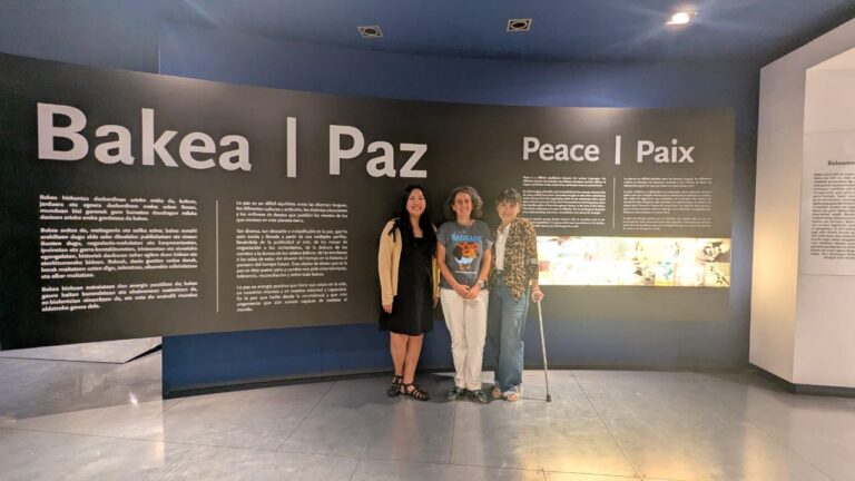 Académicas de UDLA comparten experiencias de educación para la paz en el Museo de la Paz de Gernika