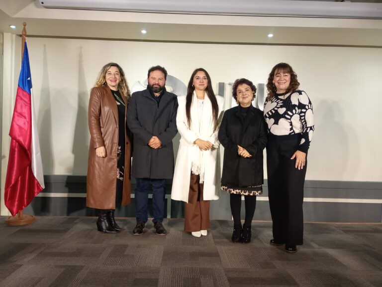 Directores de carrera y académica de UDLA Sede Viña del Mar reciben distinción por su aporte a Vinculación con el Medio