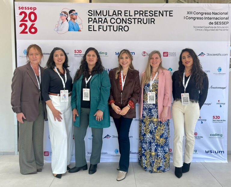 UDLA fortalece su liderazgo en educación clínica con destacada participación en congreso español