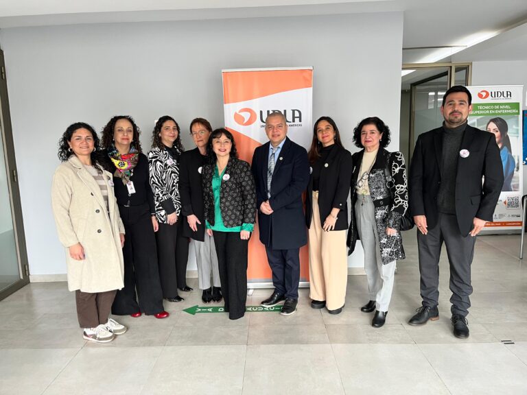 UDLA realiza feria de salud preventiva para funcionarios del Ministerio de Salud