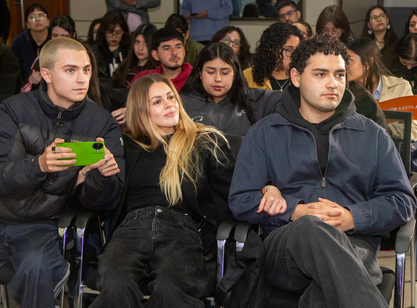 ESTUDIANTES en COMUNICADV
