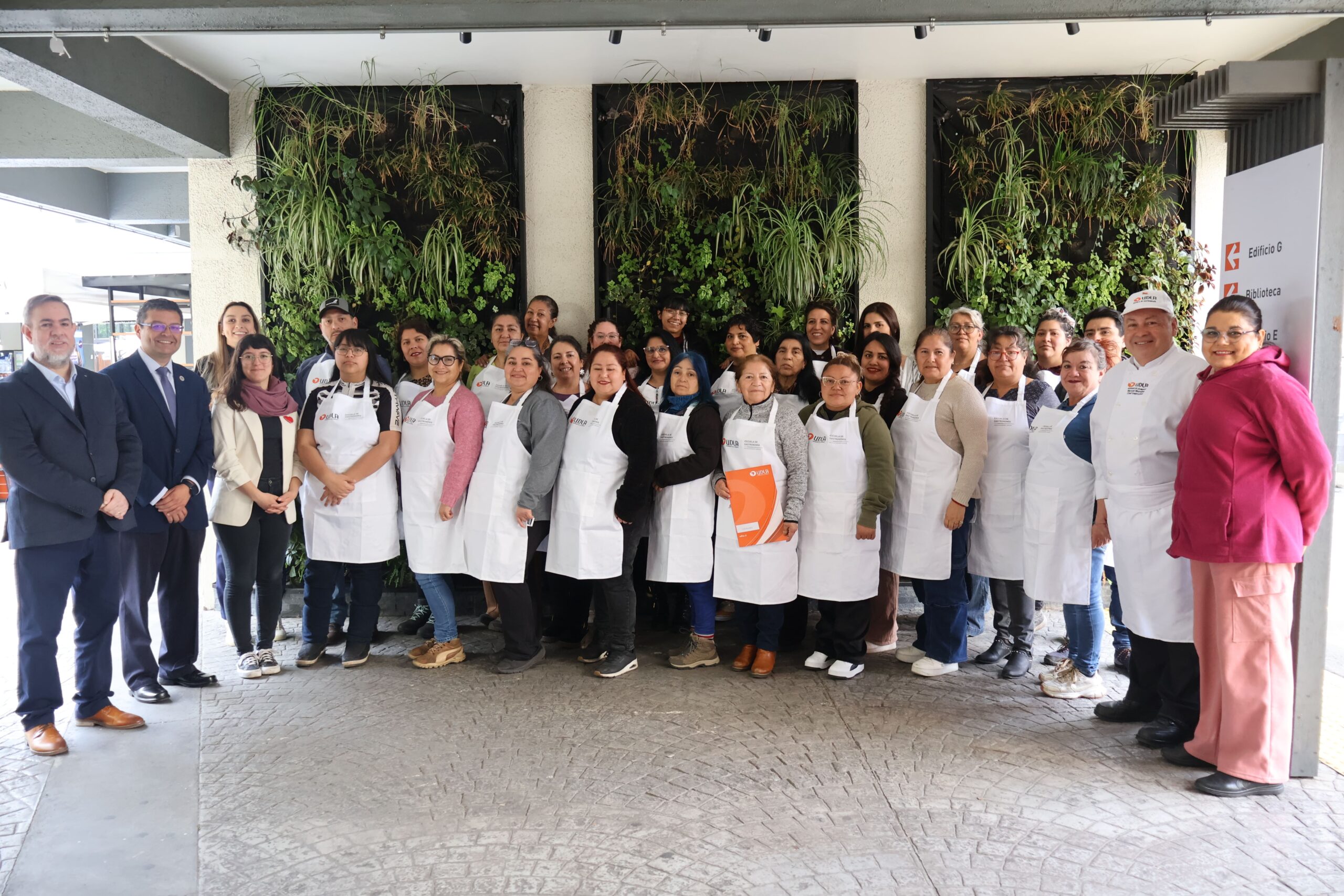 Escuela social gastronomica, firma de convenio banco de alimentos