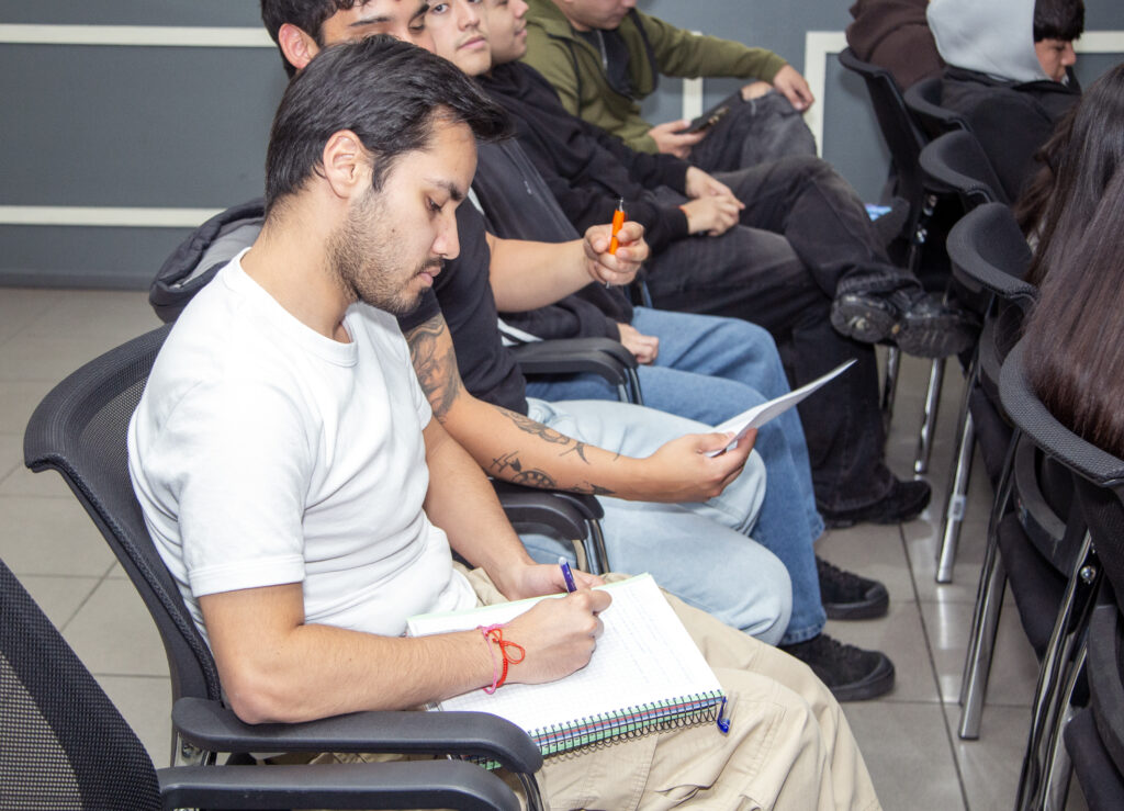 charla “Gestión de Proyectos y liderazgo en la era de las tecnologías emergentes”