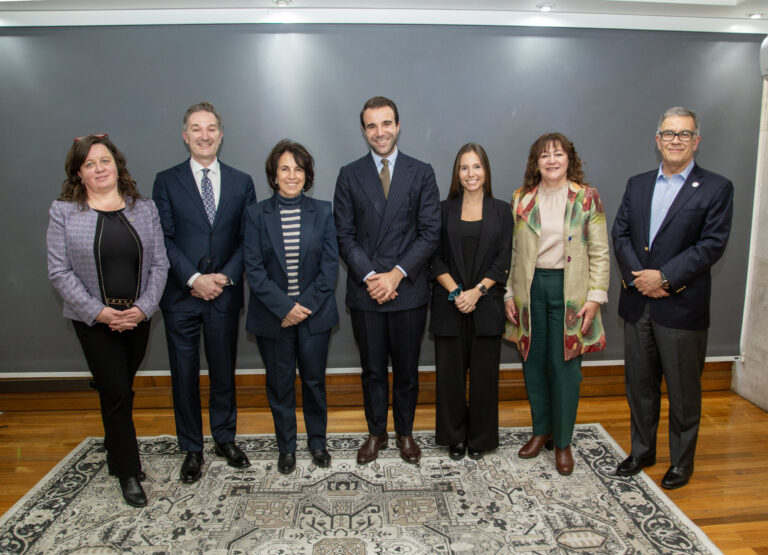 Universidad de Las Américas fortalece su vinculación internacional a través de la visita de Digital Education Council 