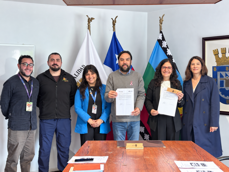 Universidad de Las Américas y Municipalidad de San Joaquín firman convenio para fortalecer el bienestar animal en la comuna