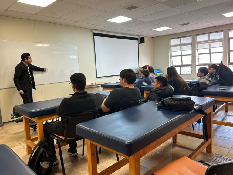 UDLA realiza I Jornada de Kinesiología centrada en el razonamiento clínico cardiorrespiratorio