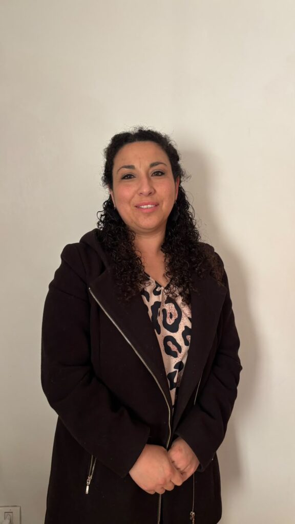 Profesora Carolina Carvajal destaca en el cuarto nivel de la Carrera Docente chilena.