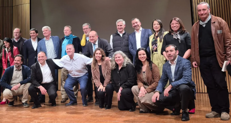 Decano Osvaldo Artaza participa como coautor en libro sobre equipos efectivos en Salud