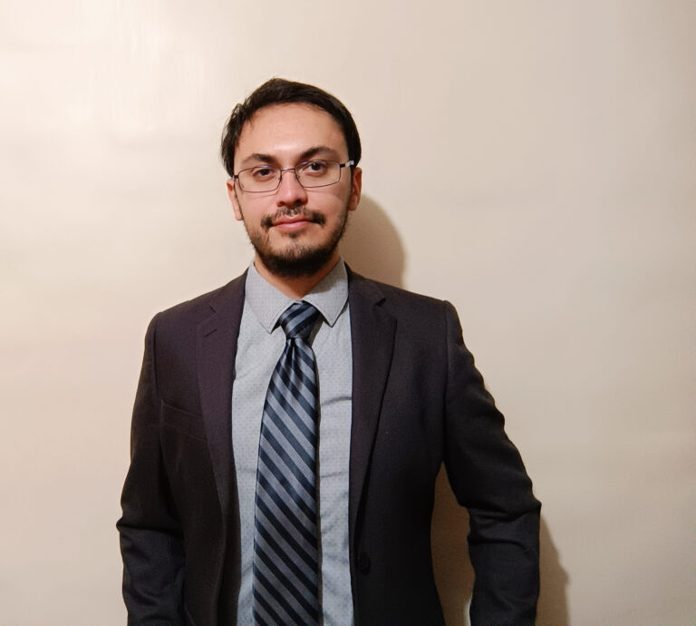 Investigadores destacados UDLA: Conoce el trabajo que realiza el académico Benjamín Cárcamo en el aprendizaje del idioma inglés