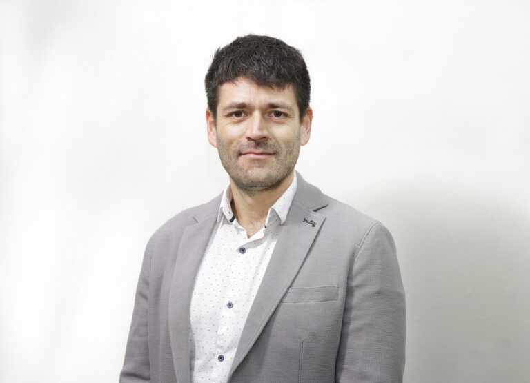 Investigador de la Facultad de Comunicaciones y Artes participa en foro internacional en Beijing