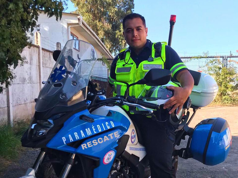 Egresado de la carrera de Técnico de Nivel Superior en Enfermería integra novedoso Servicio de Urgencia Motorizado en La Pintana