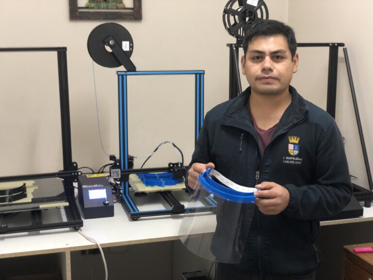 Egresado de Terapia Ocupacional fabrica protectores faciales para hospitales y comunidad de Curanilahue