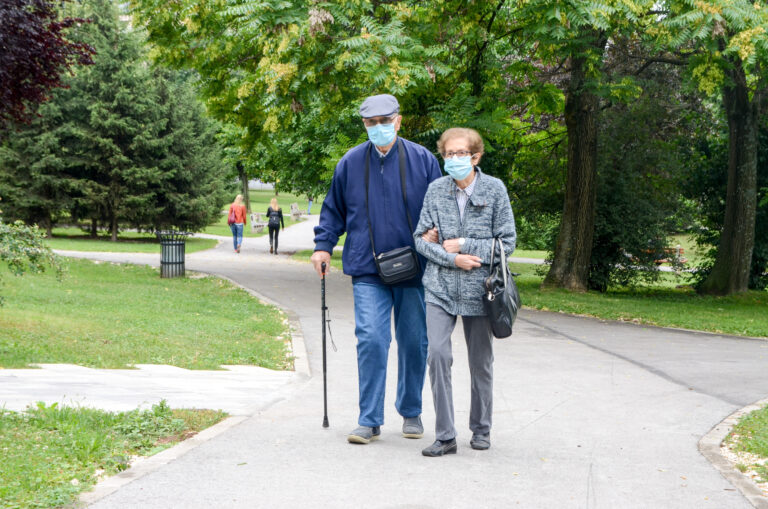 UDLA entrega recomendaciones para las salidas de los adultos mayores y futuro desconfinamiento