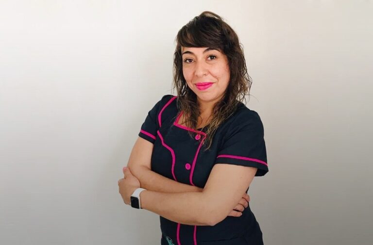 Egresada de Pedagogía en Educación Básica realiza clases vía whatsapp a estudiantes de sectores vulnerables