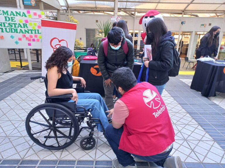 Exitosa Feria de Bienestar y Servicios convoca a servicios públicos y estudiantes en Campus Los Castaños