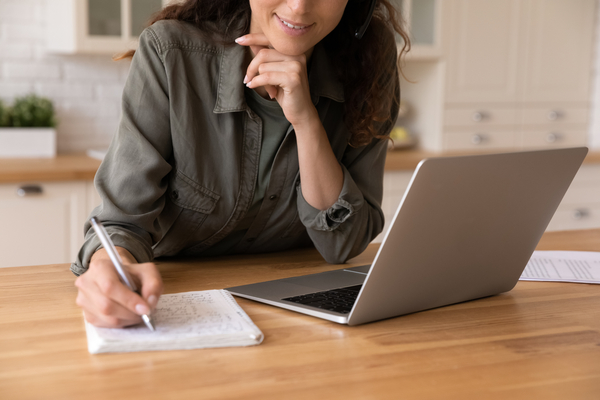 Instituto de Inglés de la Facultad de Comunicaciones y Artes imparte cursos de inglés y portugués a colaboradores UDLA