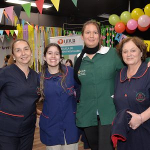 Educadoras colaboradoras en la III Feria de Prácticas Pedagógicas y Didácticas Específicas de la Facultad de Educación UDLA.