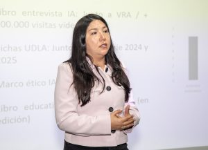 Académicos y autoridades de UDLA exponiendo los avances del Observatorio sobre el uso de IA en Educación durante la cuenta pública 2025.