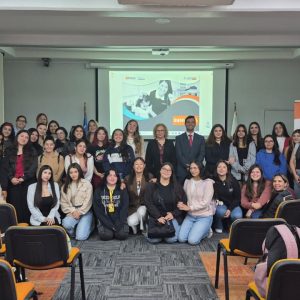 Jornada de socialización del Plan de Mejora CNA de Educación Parvularia UDLA con estudiantes y docentes en Sede Concepción.